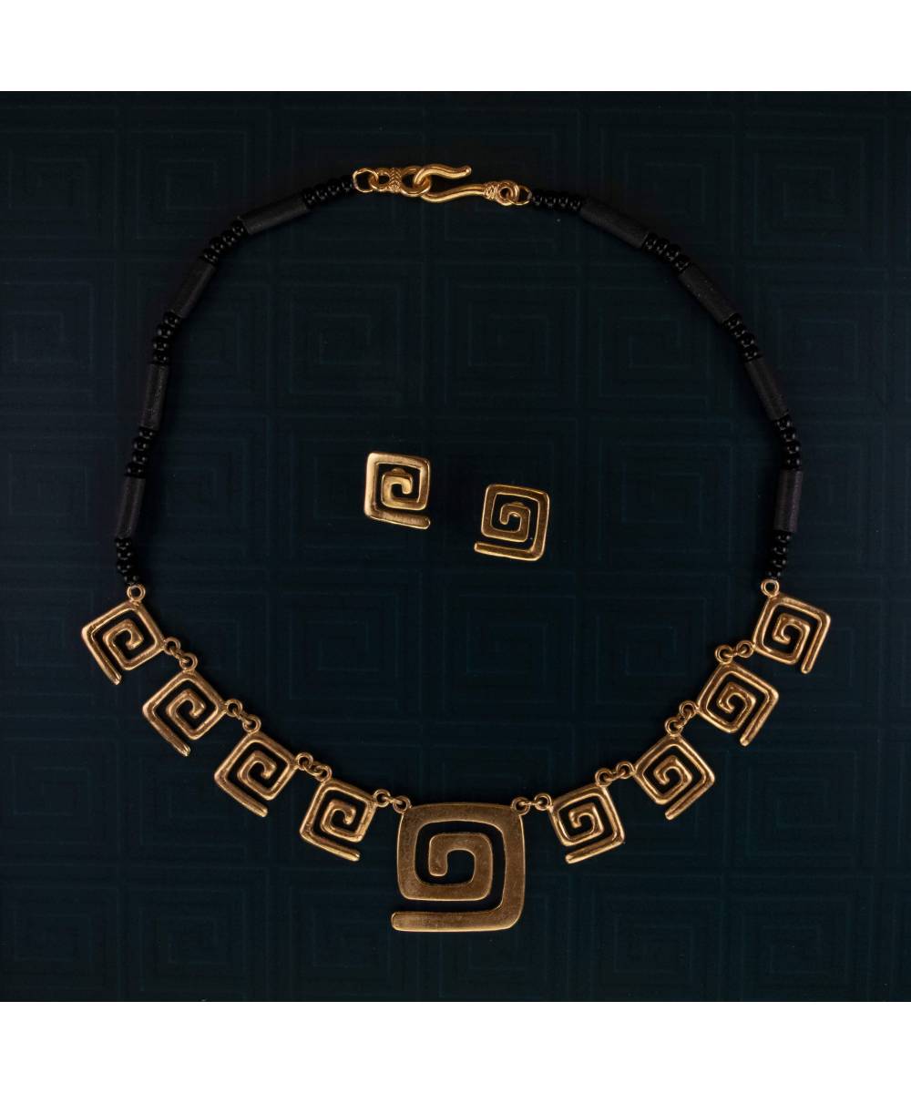 Conjunto collar pendientes precolombinos C'rculo de la Vida y Coralina ba–o de oro 24K